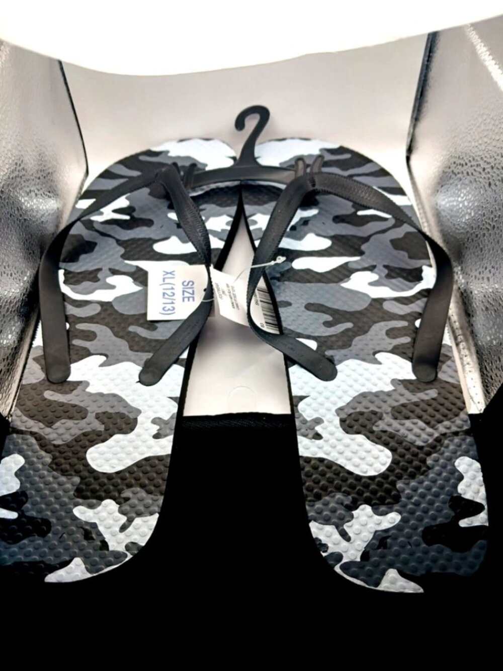Flip Flop Sandals Men's Size 12-13 Gray Camo New With Tags + Socks